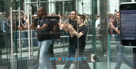 Apple iPhone Launch day