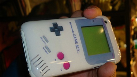 game-boy-iphone-case